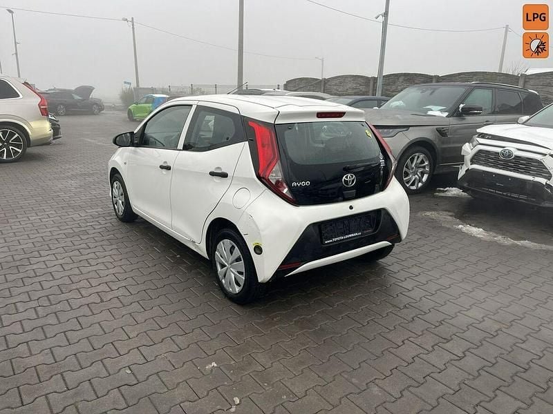 Używany Toyota Aygo 72 KM (52 kW) 2021 Biały Hatchback