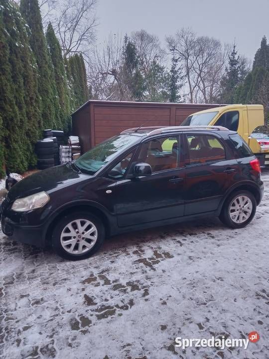 Czarny Używany 2008 Fiat Sedici SUV | 13 900 zł (Dość drogi) - Obraz 1/4