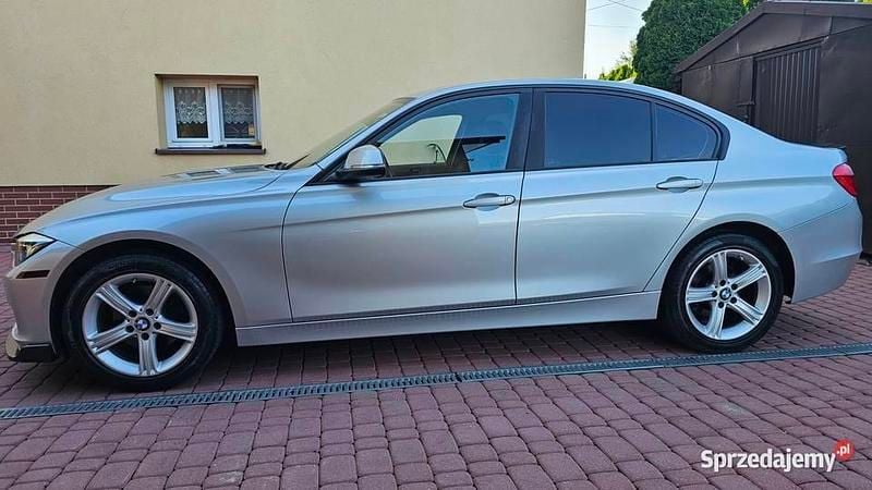 Srebrny Używany 2015 BMW 328 Sedan/Limuzyna | 50 500 zł (Uczciwa cena) - Obraz 1/4