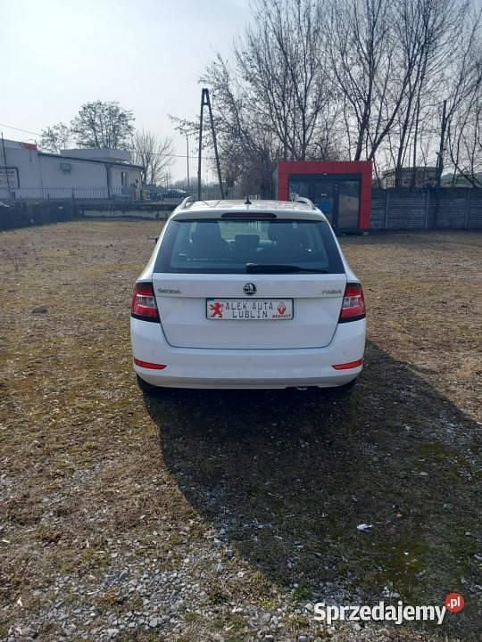 Biały Używany 2018 Skoda Fabia Kombi | 24 700 zł (Uczciwa cena) - Obraz 1/4