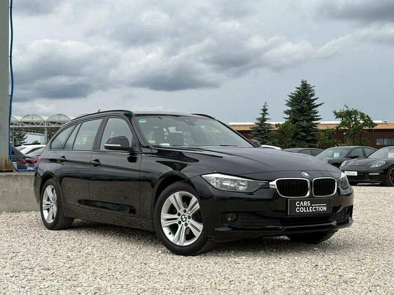 Czarny (metalik) Używany 2013 BMW 318 Kombi | 39 900 zł - Obraz 1/4