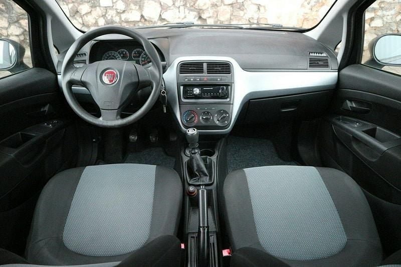 Używany Fiat Grande Punto 69 KM (50 kW) 2011 Czarny Hatchback