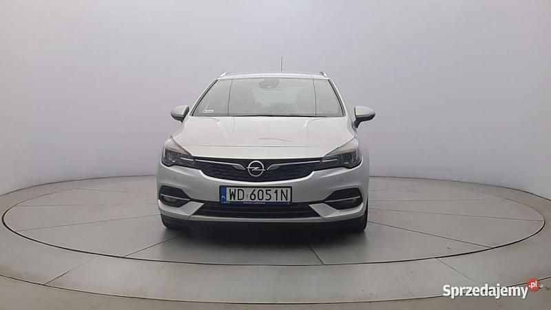 Srebrny (metalik) Używany 2020 Opel Astra GS Line Kombi | 39 850 zł (Uczciwa cena) - Obraz 1/4