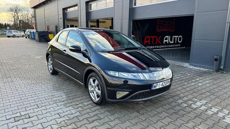 Używany Honda Civic 83 KM (61 kW) 2006 Czarny Hatchback