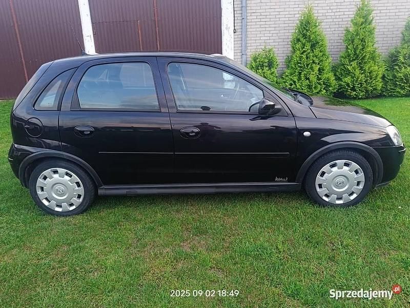 Czarny Używany 2005 Opel Corsa Hatchback | 5900 zł (Uczciwa cena) - Obraz 1/4