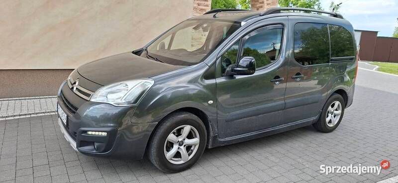 Szary Używany 2016 Citroën Berlingo XTR Minivan | 40 000 zł (Dość drogi) - Obraz 1/4
