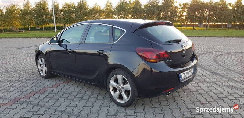 Czarny Używany 2010 Opel Astra Cosmo Hatchback | 29 900 zł (Drogi) - Obraz 1/4