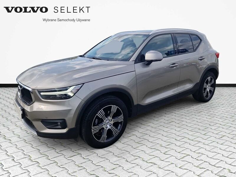 Szary Używany 2021 Volvo XC40 SUV | 119 900 zł (Super Cena) - Obraz 1/4