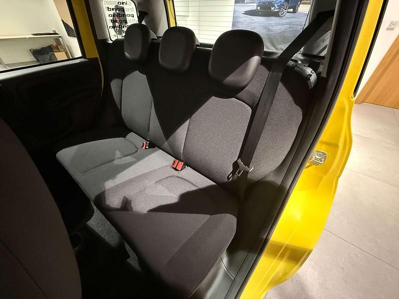 Nowe Fiat Panda Icon 70 KM (51 kW) 2025 Lakier pastelowy zółty positano Hatchback