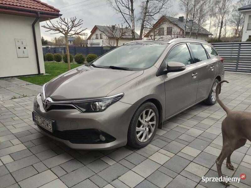 Beżowy Używany 2015 Toyota Auris Comfort Kombi | 44 000 zł (Uczciwa cena) - Obraz 1/4