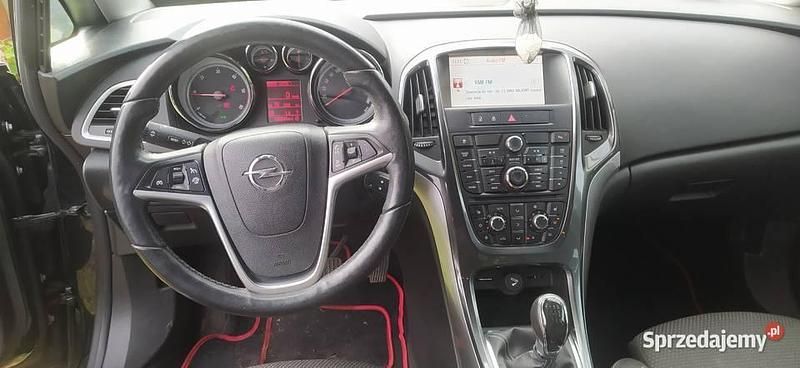 Czarny Używany 2013 Opel Astra Sedan/Limuzyna | 15 000 zł (Dobra cena) - Obraz 1/4