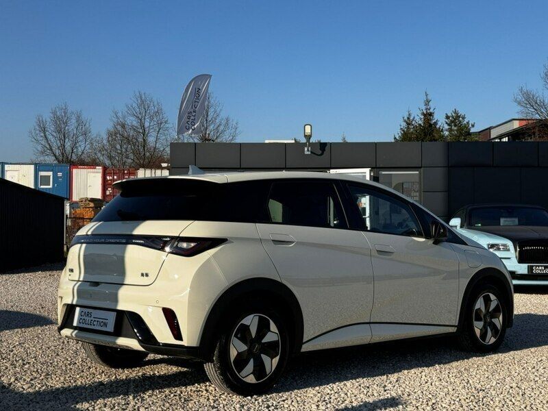 Używany BYD Dolphin 69 kW (95 KM) 2024 Kremowy (metalik) Hatchback