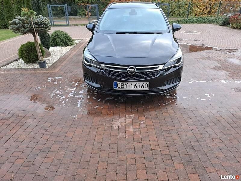 Używany Opel Astra 2018 Czarny Kombi