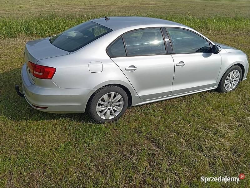 Srebrny Używany 2015 VW Jetta R Sedan/Limuzyna | 29 900 zł (Uczciwa cena) - Obraz 1/4