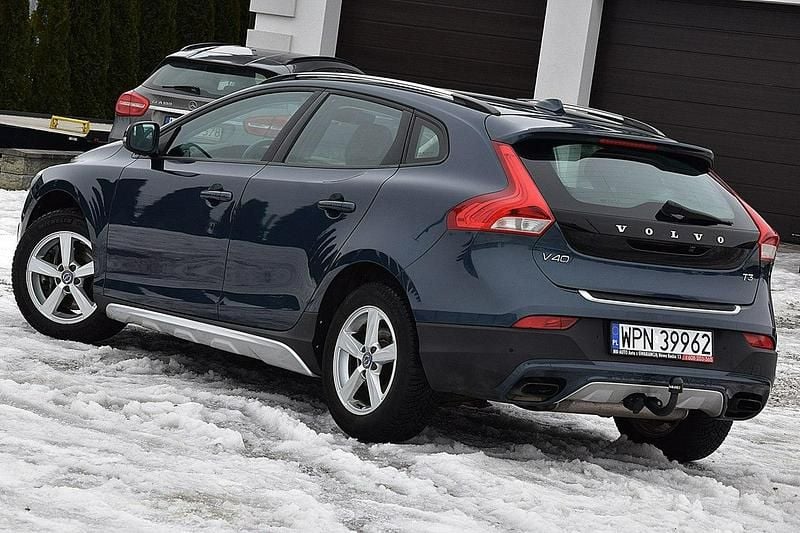Używany Volvo V40 152 KM (111 kW) 2017 Niebieski Hatchback