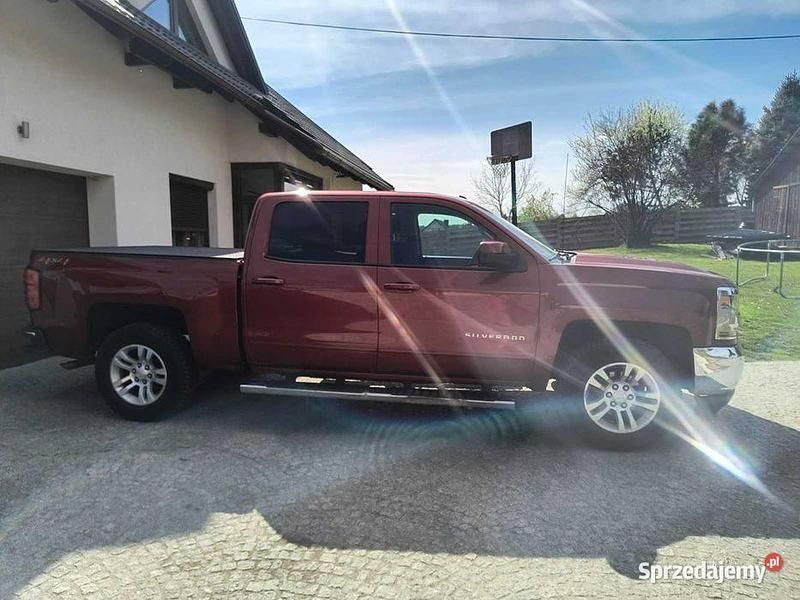 Używany Chevrolet Silverado 2018 Wiśniowy Pickup