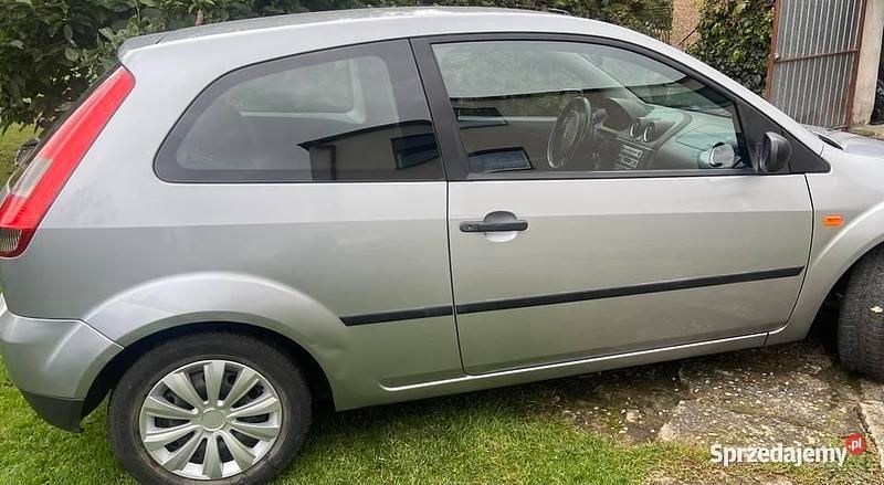 Srebrny Używany 2004 Ford Fiesta Hatchback | 4990 zł (Uczciwa cena) - Obraz 1/4