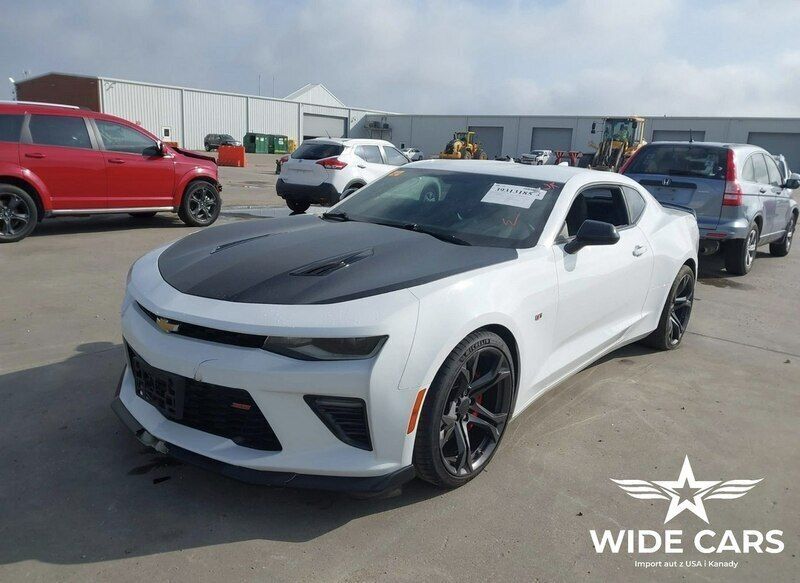 Biały (metalik) Używany 2017 Chevrolet Camaro Coupe | 78 800 zł - Obraz 1/4