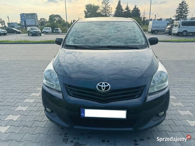 Używany Toyota Verso Premium 126 KM (92 kW) 2011 Inny kolor Minivan