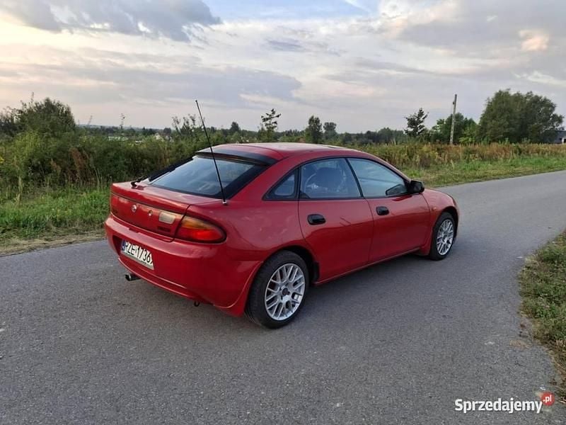 Używany Mazda 323F 1994 Czerwony Hatchback