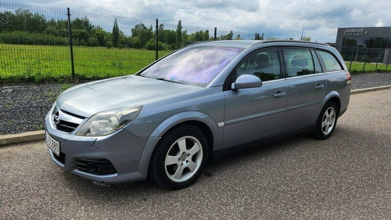 Szary Używany 2006 Opel Vectra Kombi | 4900 zł (Uczciwa cena) - Obraz 1/4