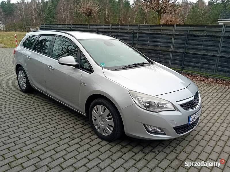 Używany Opel Astra 2011 Srebrny Kombi