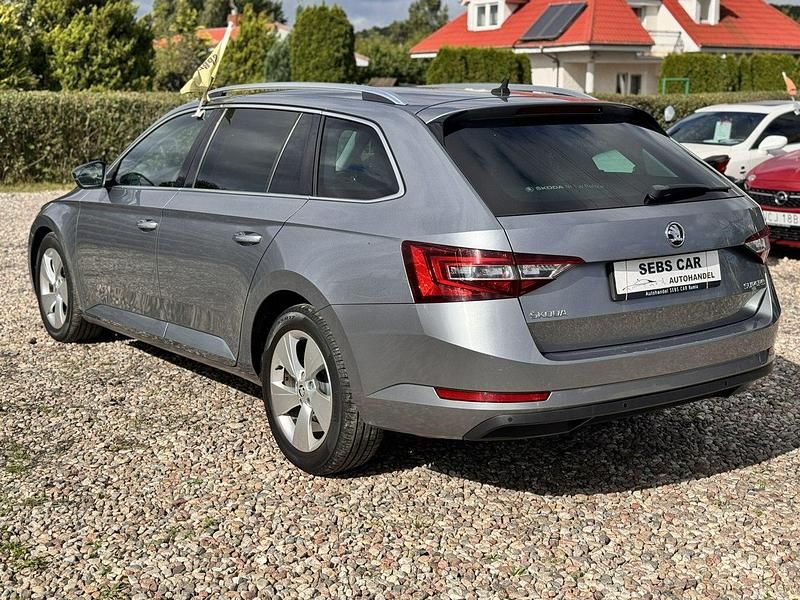 Używany Skoda Superb 190 KM (139 kW) 2017 Srebrny (metalik) Kombi