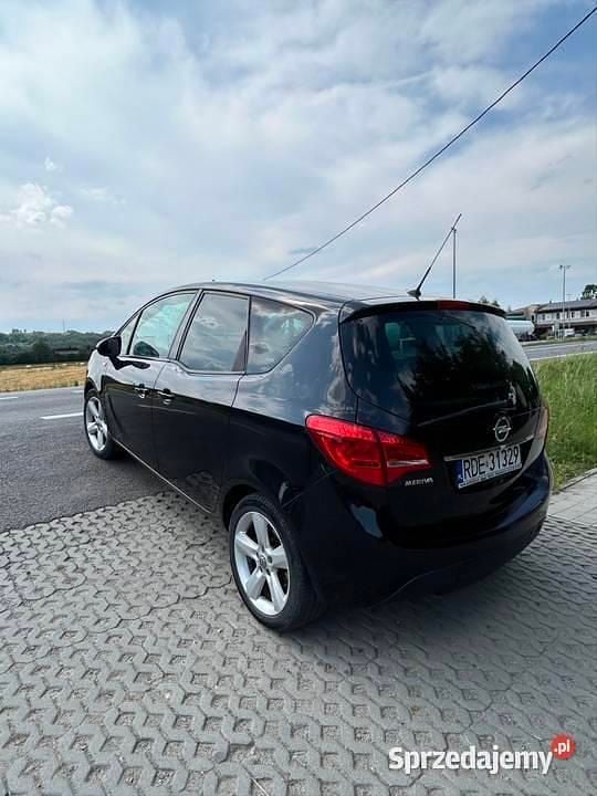 Czarny Używany 2010 Opel Meriva Minivan | 22 900 zł (Dość drogi) - Obraz 1/4