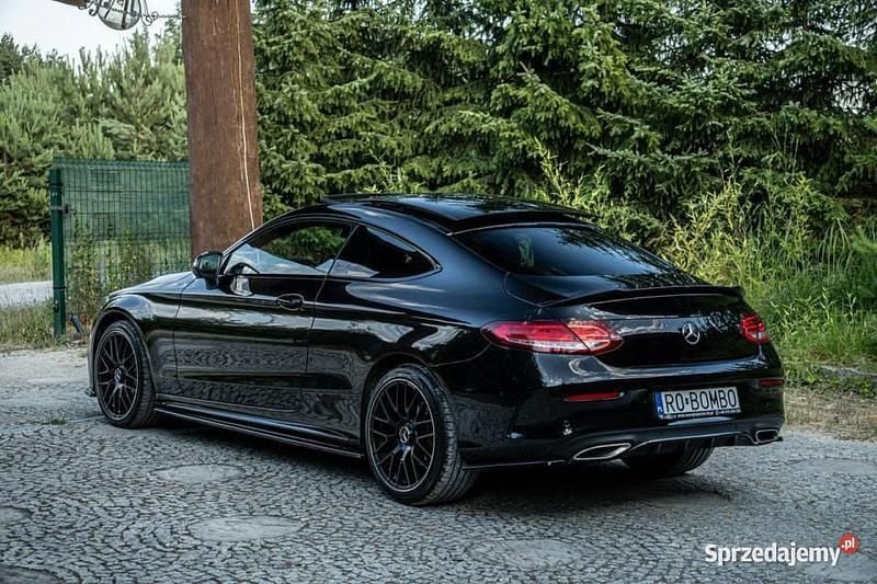 Czarny Używany 2017 Mercedes C200 AMG Coupe | 137 777 zł - Obraz 1/4