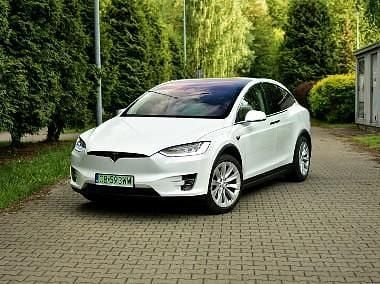 Biały Używany 2017 Tesla Model X SUV | 183 270 zł - Obraz 1/4