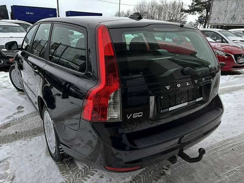 Używany Volvo V50 Kinetic 136 KM (100 kW) 2010 Czarny Kombi