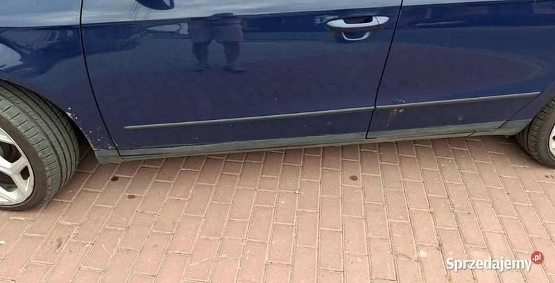 Niebieski Używany 2005 VW Passat Kombi | 8200 zł (Uczciwa cena) - Obraz 1/4