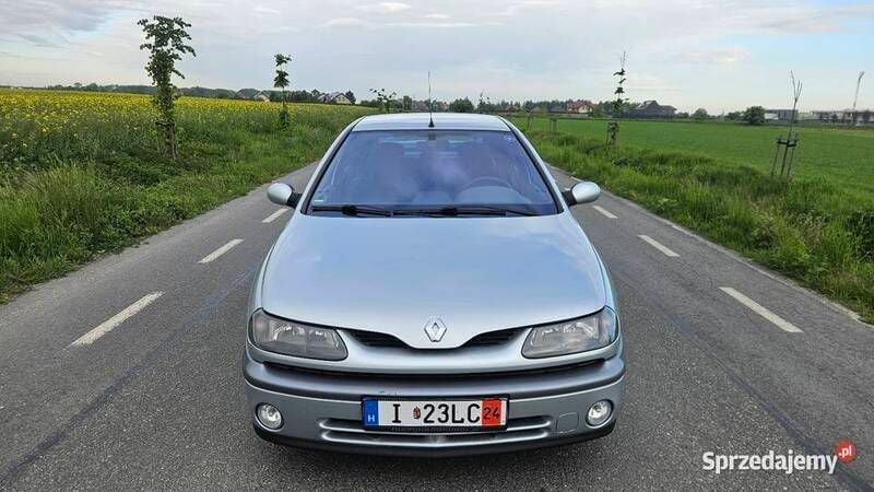 Srebrny Używany 1998 Renault Laguna Hatchback | 22 000 zł - Obraz 1/4
