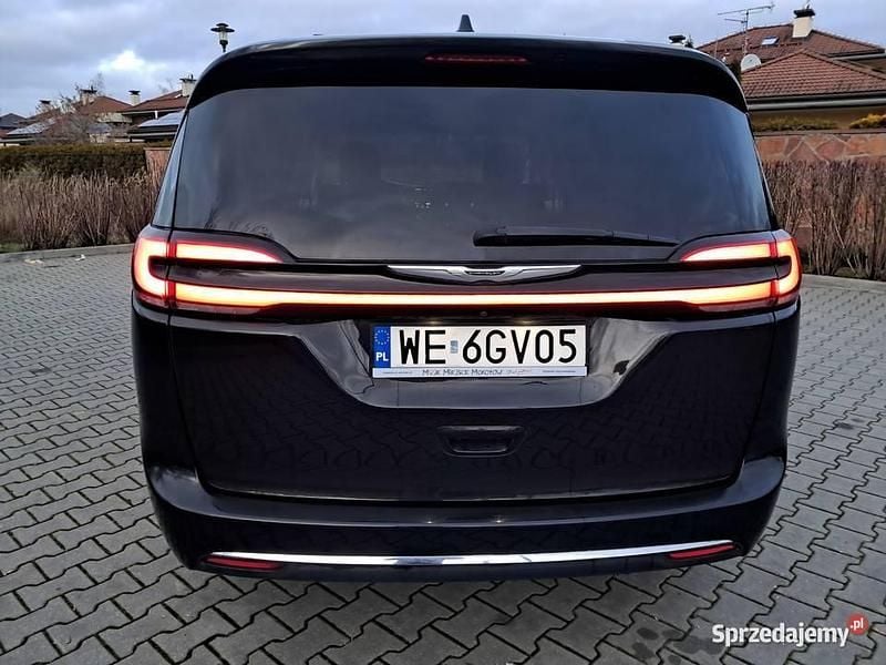 Używany Chrysler Pacifica 2022 Czarny Van