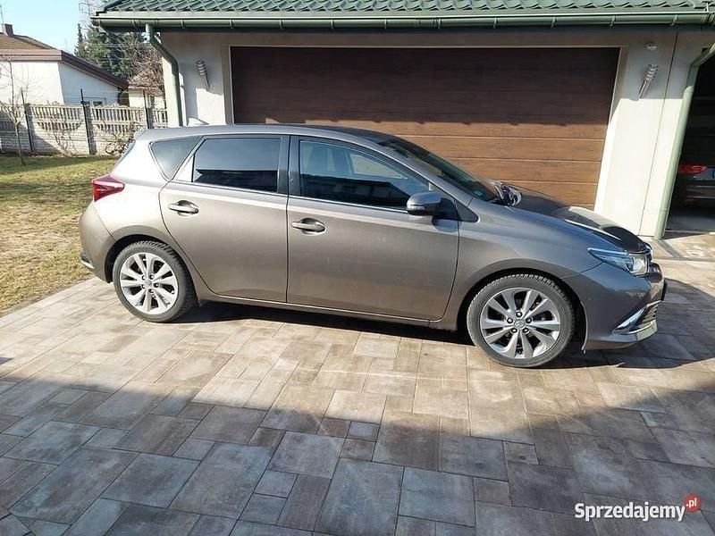 Używany Toyota Auris 2016 Beżowy Hatchback