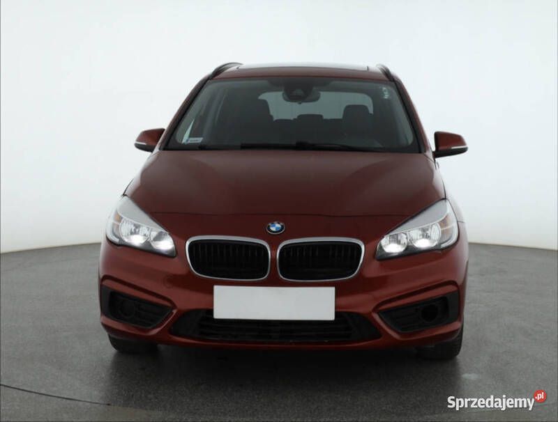 Czerwony Używany 2017 BMW 218 Gran Tourer Minivan | 47 999 zł - Obraz 1/4
