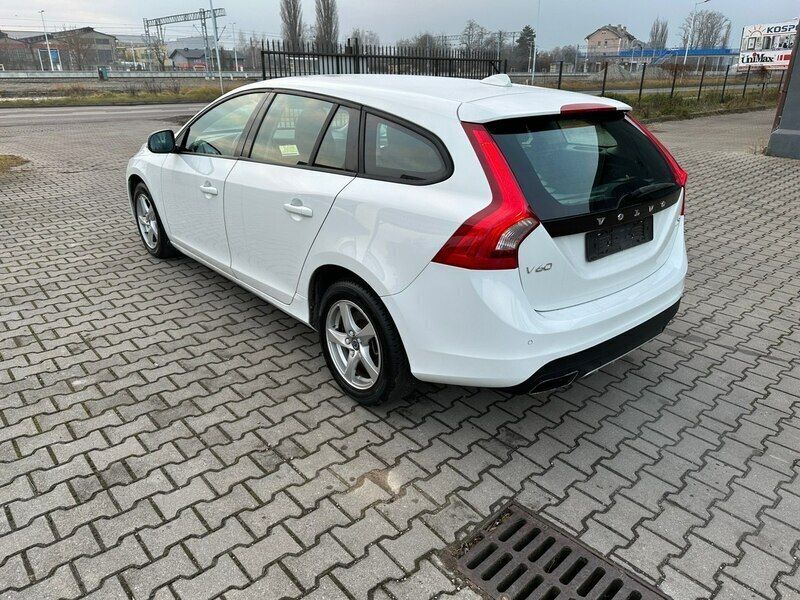 Używany Volvo V60 120 KM (88 kW) 2016 Biały Kombi