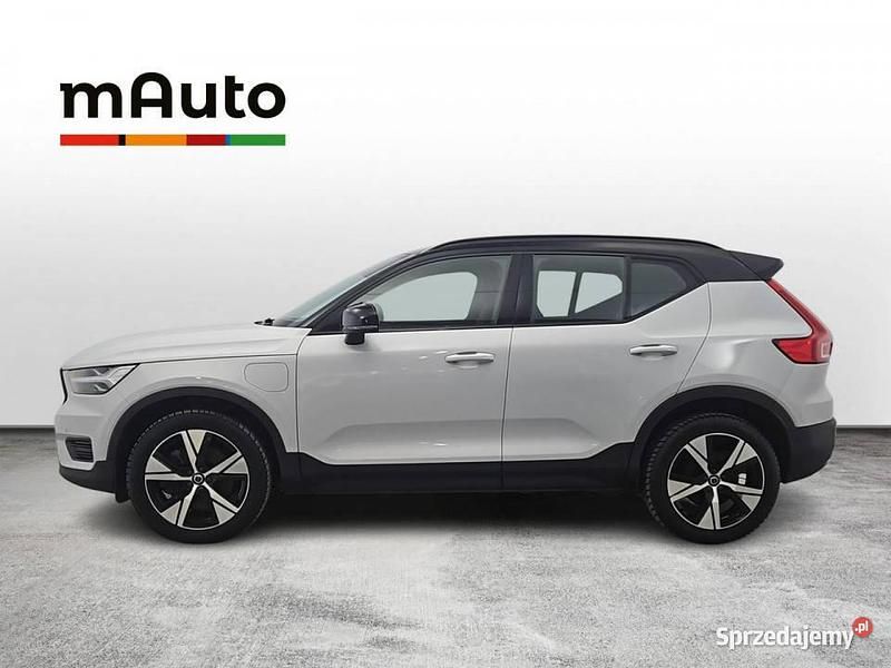 Biały Używany 2021 Volvo XC40 Inscription SUV | 159 900 zł (Dość drogi) - Obraz 1/4