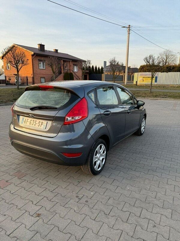 Używany Ford Fiesta 90 KM (66 kW) 2009 Szary Hatchback