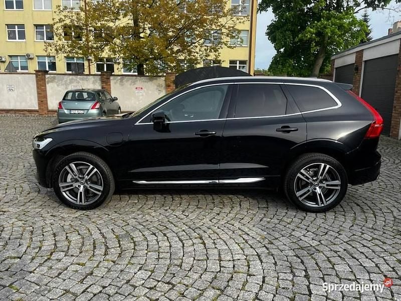 Czarny Używany 2020 Volvo XC60 Inscription SUV | 147 000 zł - Obraz 1/4