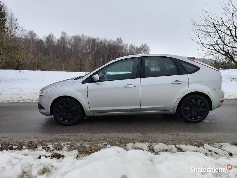Używany Ford Focus 2008 Srebrny Hatchback