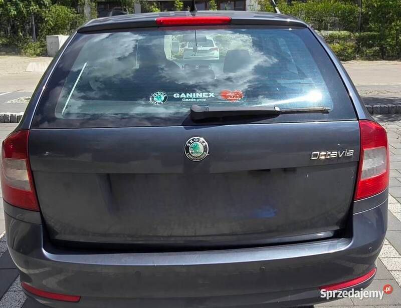 Grafitowy Używany 2009 Skoda Octavia Kombi | 14 900 zł (Uczciwa cena) - Obraz 1/4