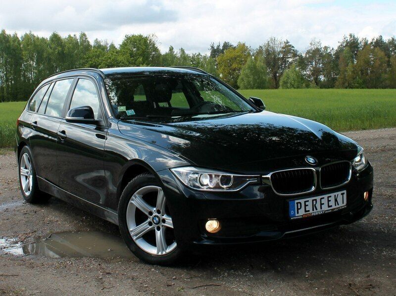 Czarny Używany 2015 BMW 230 Kombi | 35 600 zł - Obraz 1/4