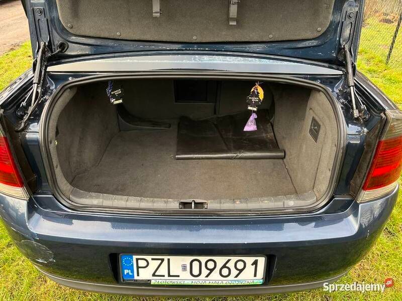 Używany Opel Vectra 125 KM (91 kW) 2002 Granatowy Sedan/Limuzyna