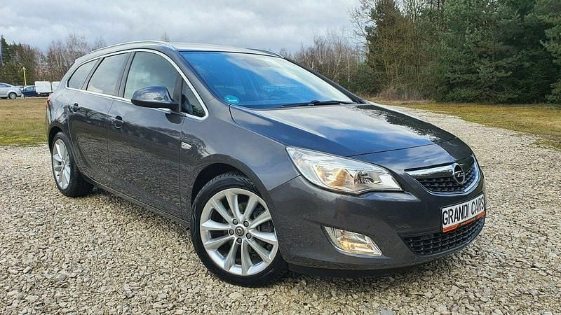 Używany Opel Astra 180 KM (132 kW) 2012 Szary Kombi