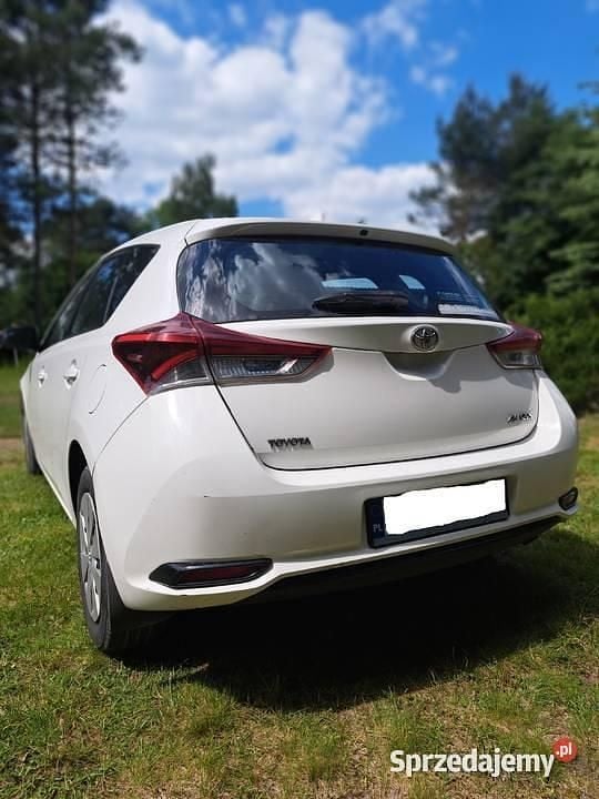 Biały Używany 2015 Toyota Auris Hatchback | 25 900 zł (Uczciwa cena) - Obraz 1/4