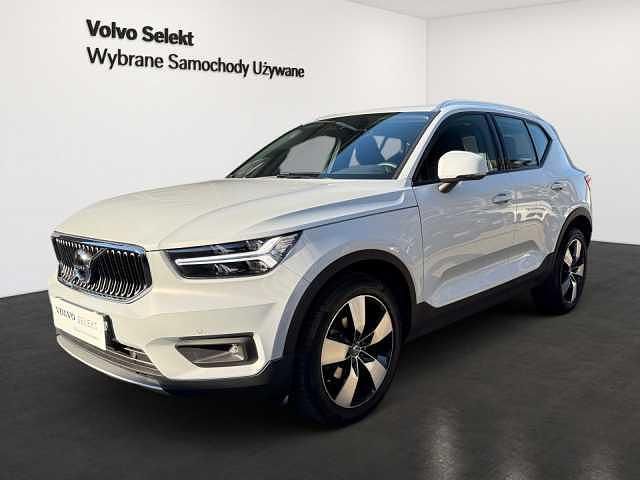 Srebrny Używany 2021 Volvo XC40 SUV | 114 900 zł (Uczciwa cena) - Obraz 1/4