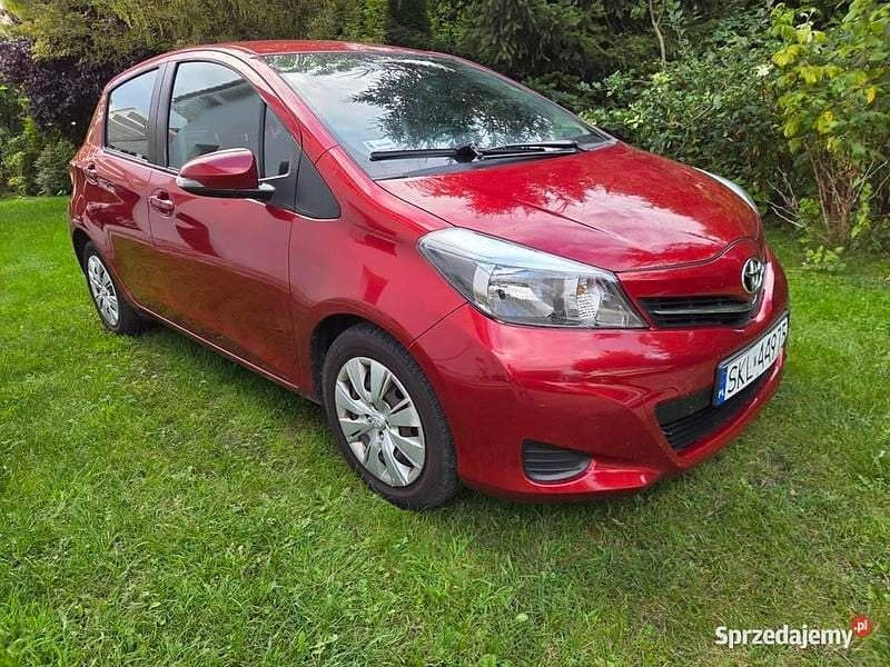 Bordowy Używany 2013 Toyota Yaris Hatchback | 37 900 zł (Dość drogi) - Obraz 1/4