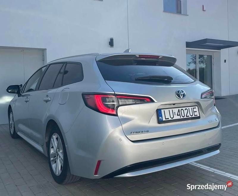 Używany Toyota Corolla Business Edition 2021 Srebrny Kombi