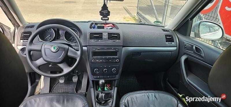 Używany Skoda Yeti 110 KM (80 kW) 2013 Srebrny SUV